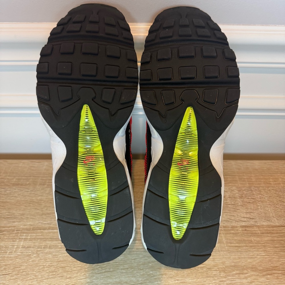 Nike Air Max 95 SE Sneakers Mens Size 12 Black Retro Future Shoes AJ2018-004 EUC - Picture 8 of 11